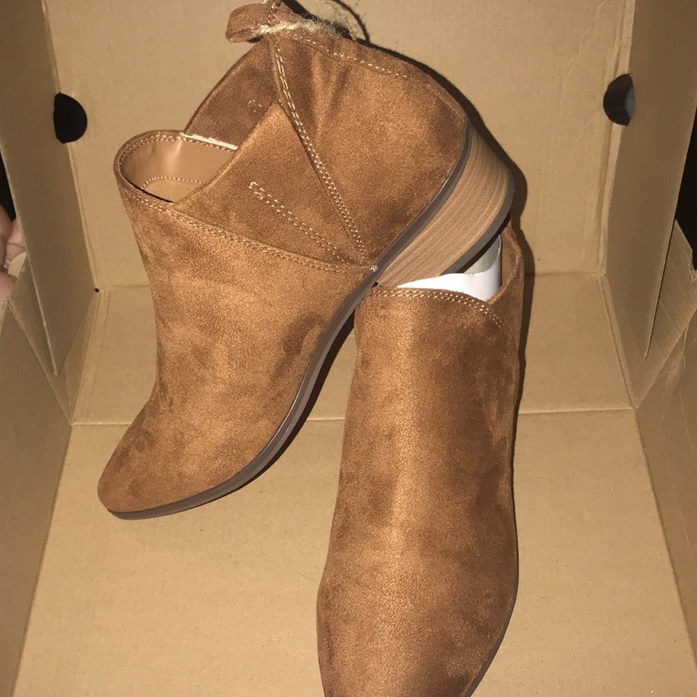 *NWT* American Eagle Faux Suede Booties w/ Box
